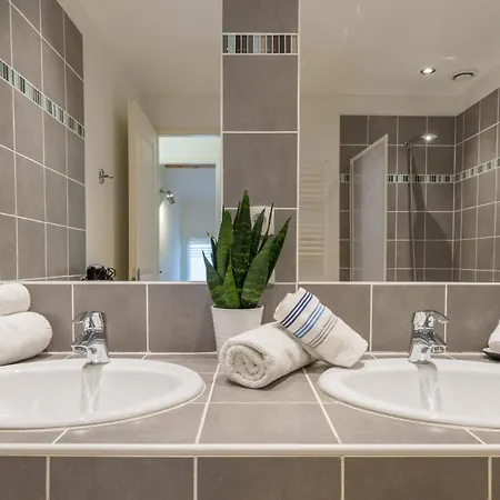 La Bastide, En Duplex Idealement Situee A Quelques Pas De La Hyeres